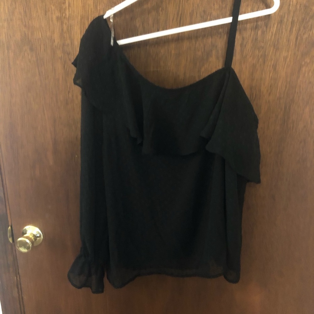 One shoulder top